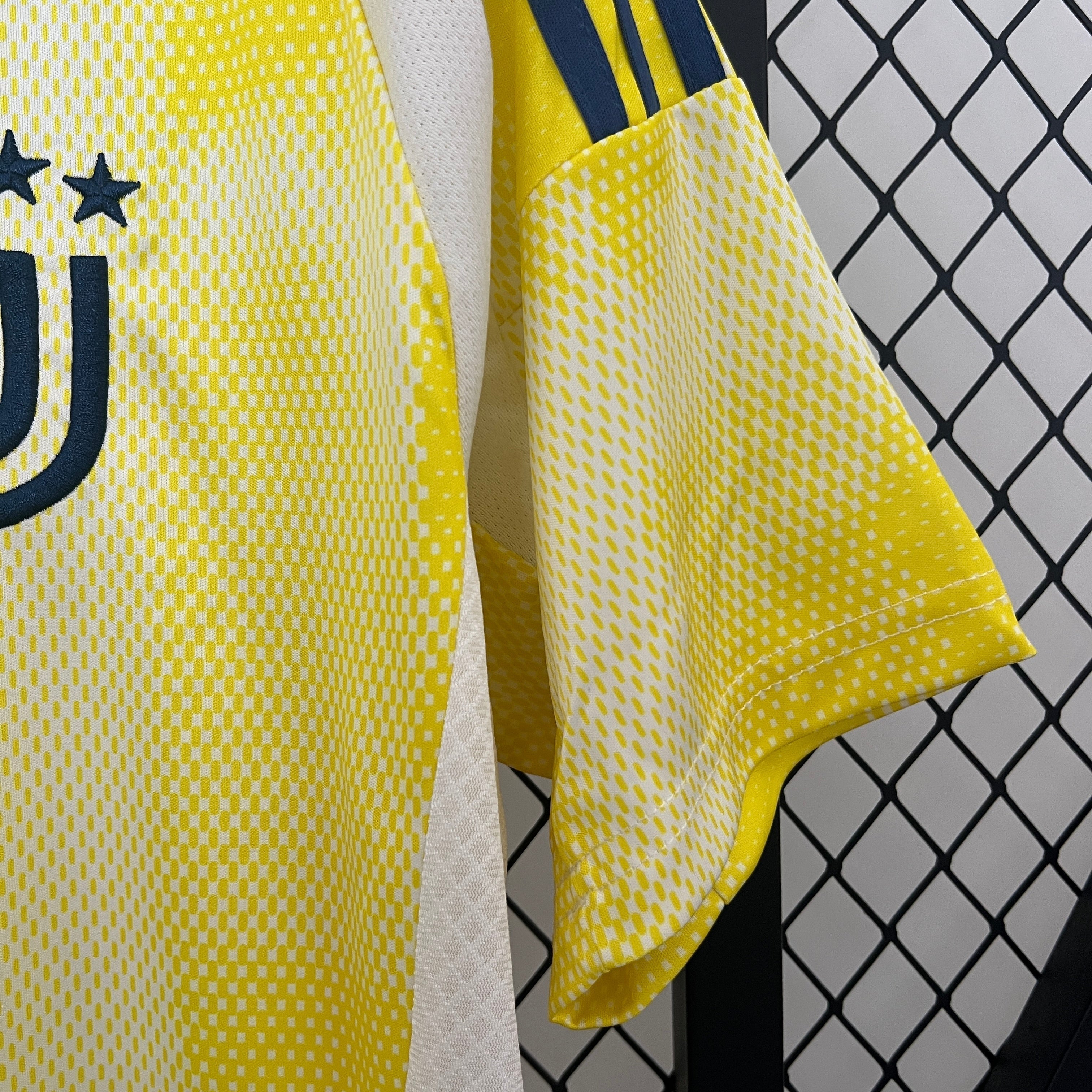 Juventus 24-25 Away