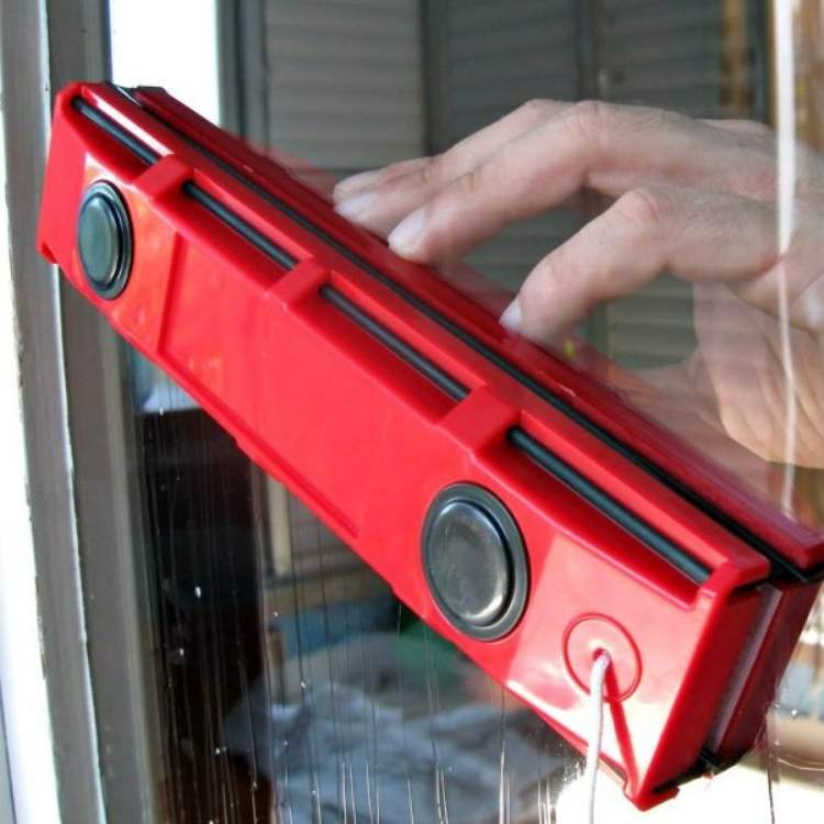 Magnetic Double-Sided Window Cleaner