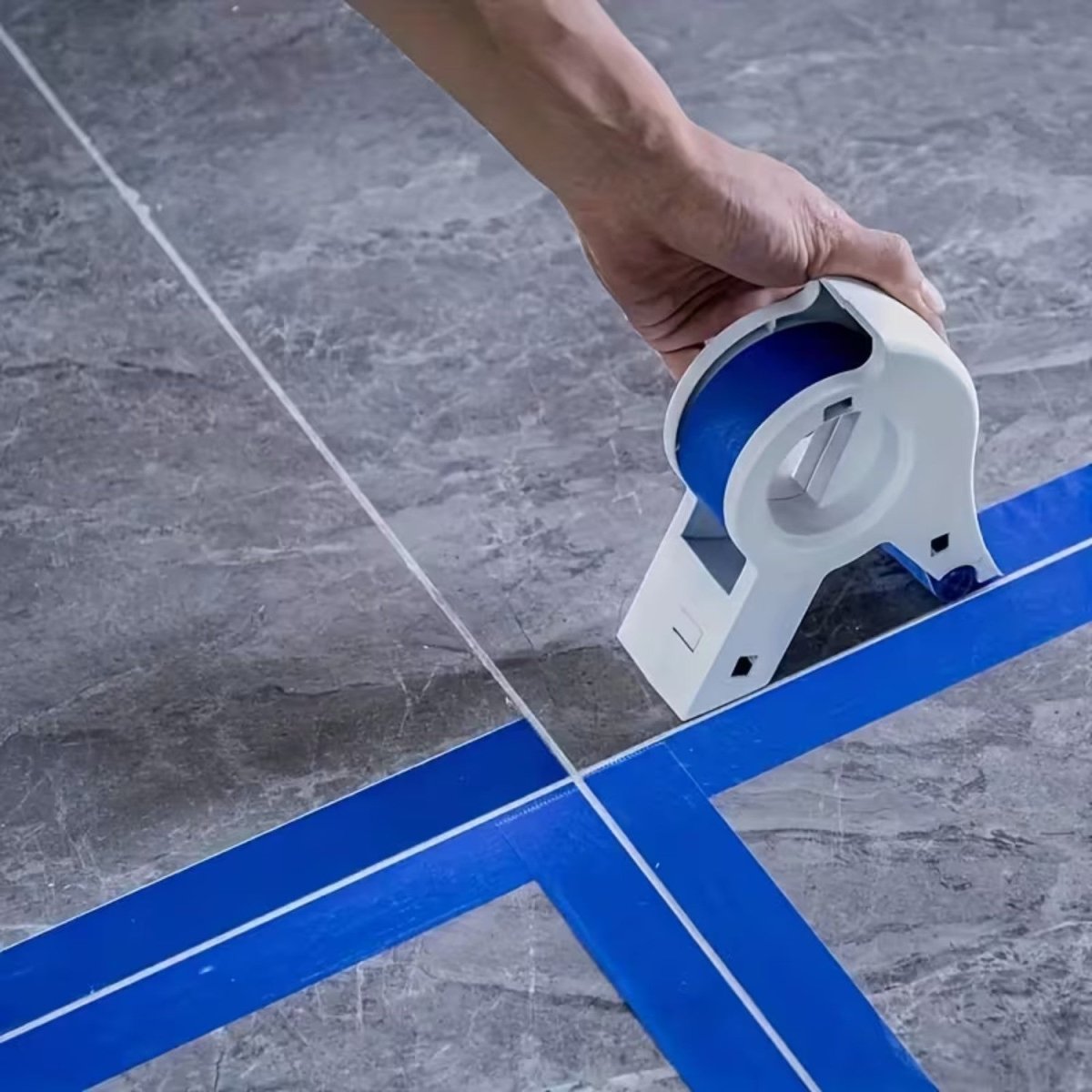 Painter’s Tape Applicator for Perfect Edges