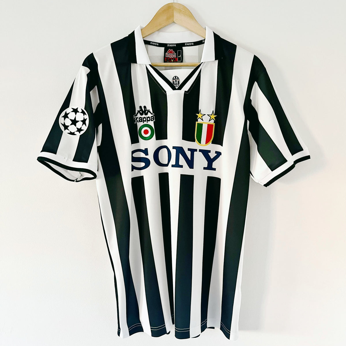 Retro Juventus Shirt 1996-97 Home