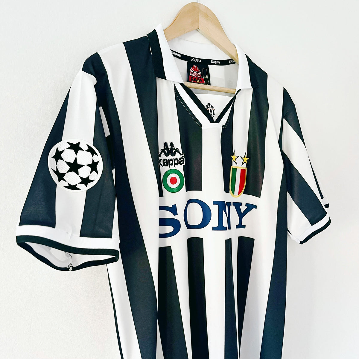 Retro Juventus Shirt 1996-97 Home