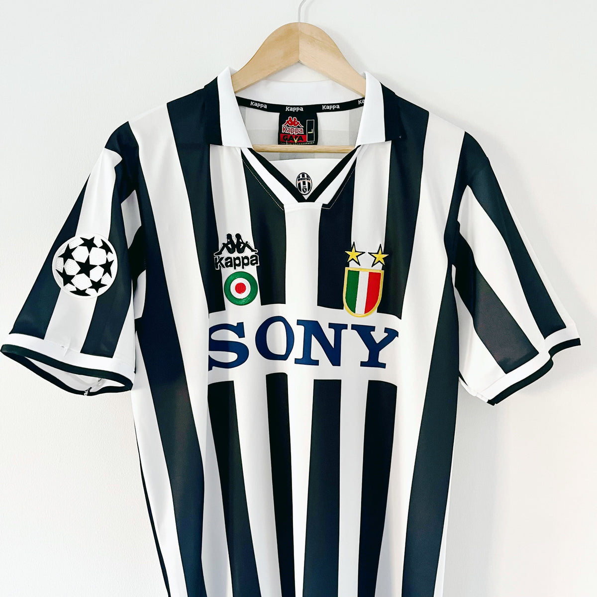 Retro Juventus Shirt 1996-97 Home