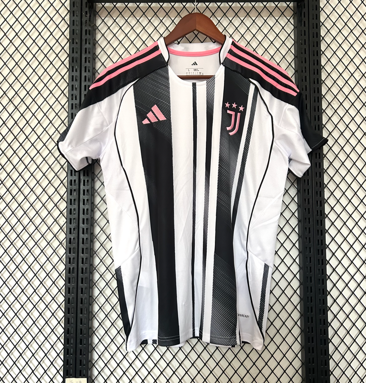 Juventus  25/26 home  kit