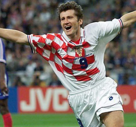 Croatia  Home Retro kit - 1998