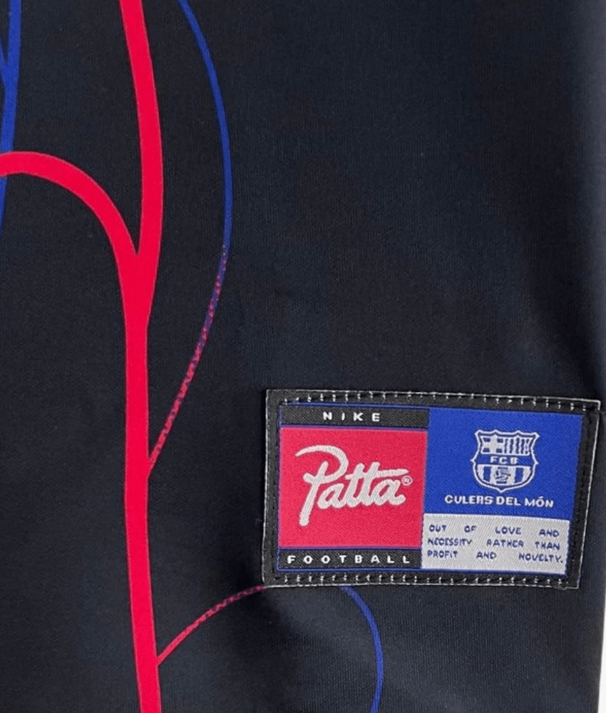 BARCELONA X PATTA 2023/24 'CULERS DEL MON' TRAINING SHIRT